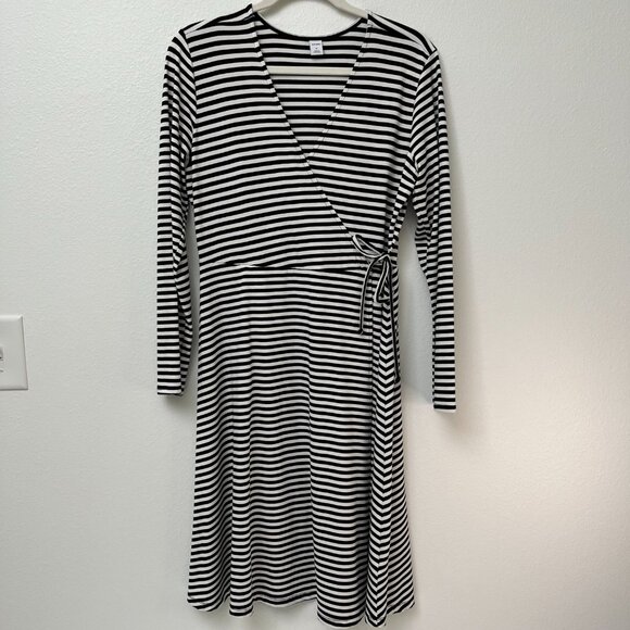 Old Navy Black & White Striped Long Sleeve Flowy Wrap Dress Women’s Size Medium - Picture 13 of 13
